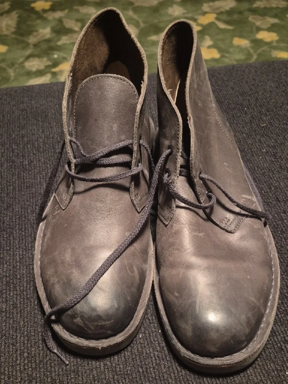 Clarks Men's Chukka Boots in Charcoal Gray